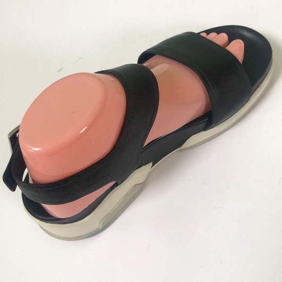 Prada Blk Open Toe Leather Sandal 39 - Picture 1 of 16